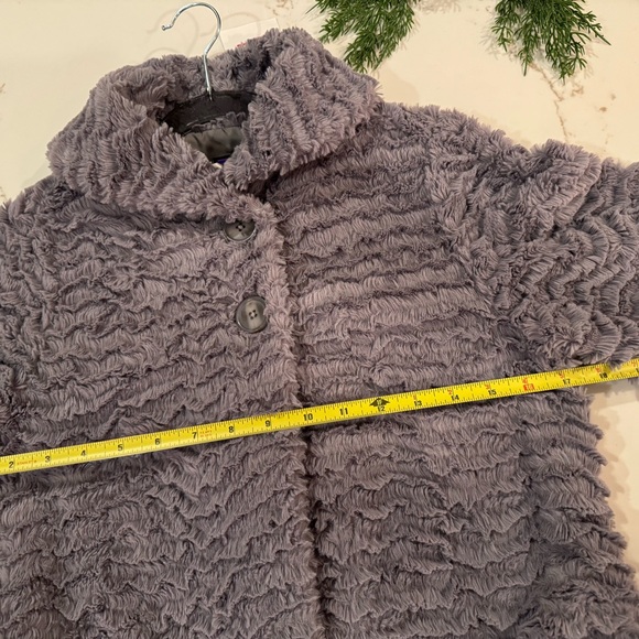 ~Soft, Textured Patagonia 2 Button Coat~ 
*Girls XL (14)* fits Women’s PETITE XS - Picture 8 of 10